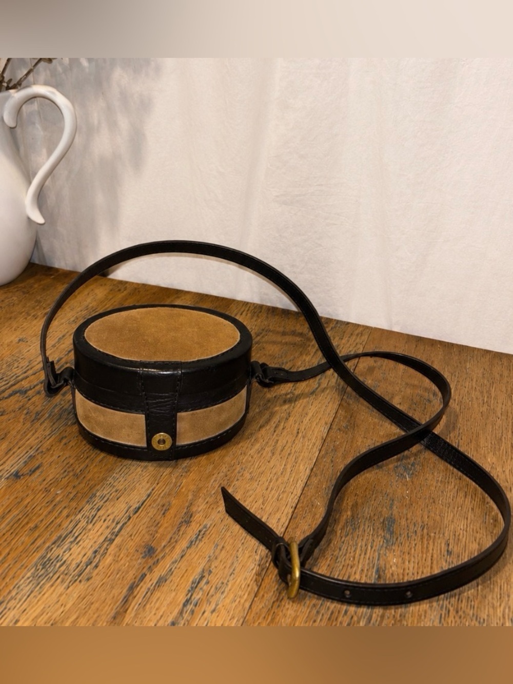 TRISTAN & ISEUT Vintage Round Suede & Leather Crossbody Bag Black & Tan - Picture 2 of 9